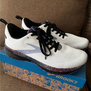 LIKE NEW! Brooks Revel 5 - Women’s 10.5